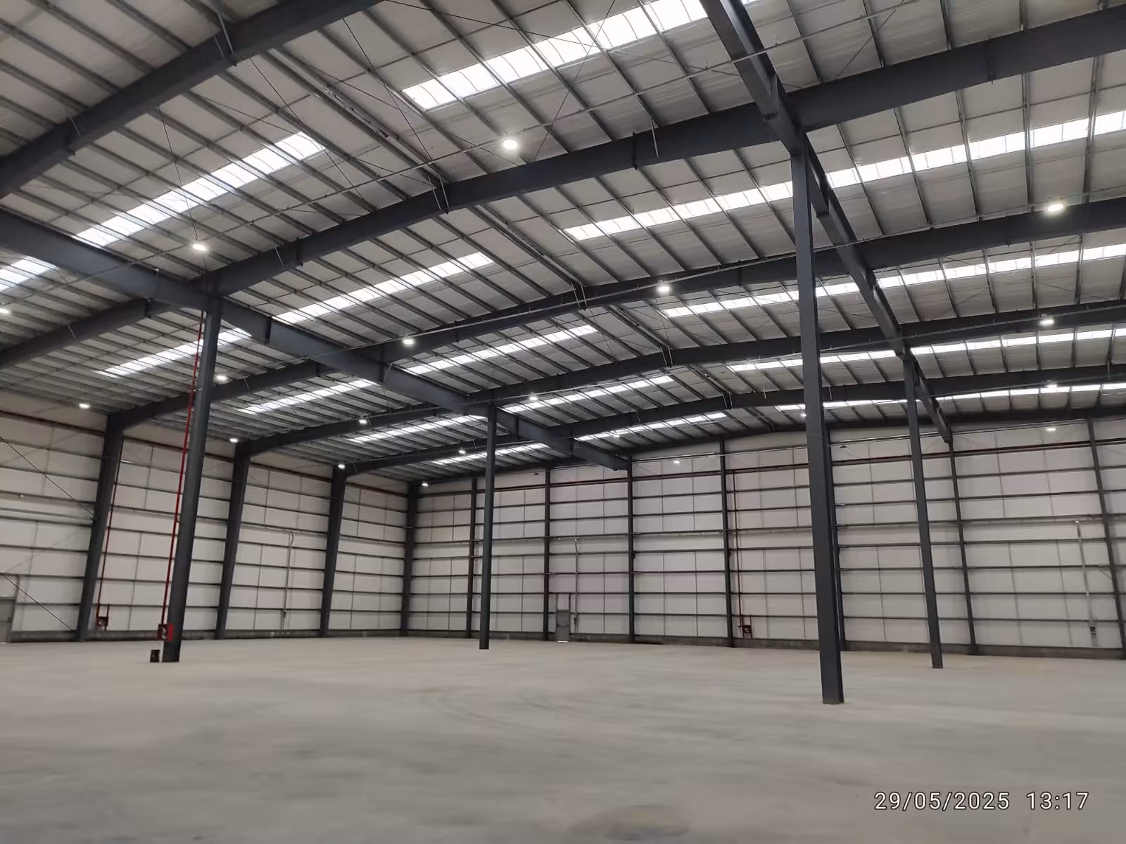 Construcción de nave industrial de alma llena en Spegazzini